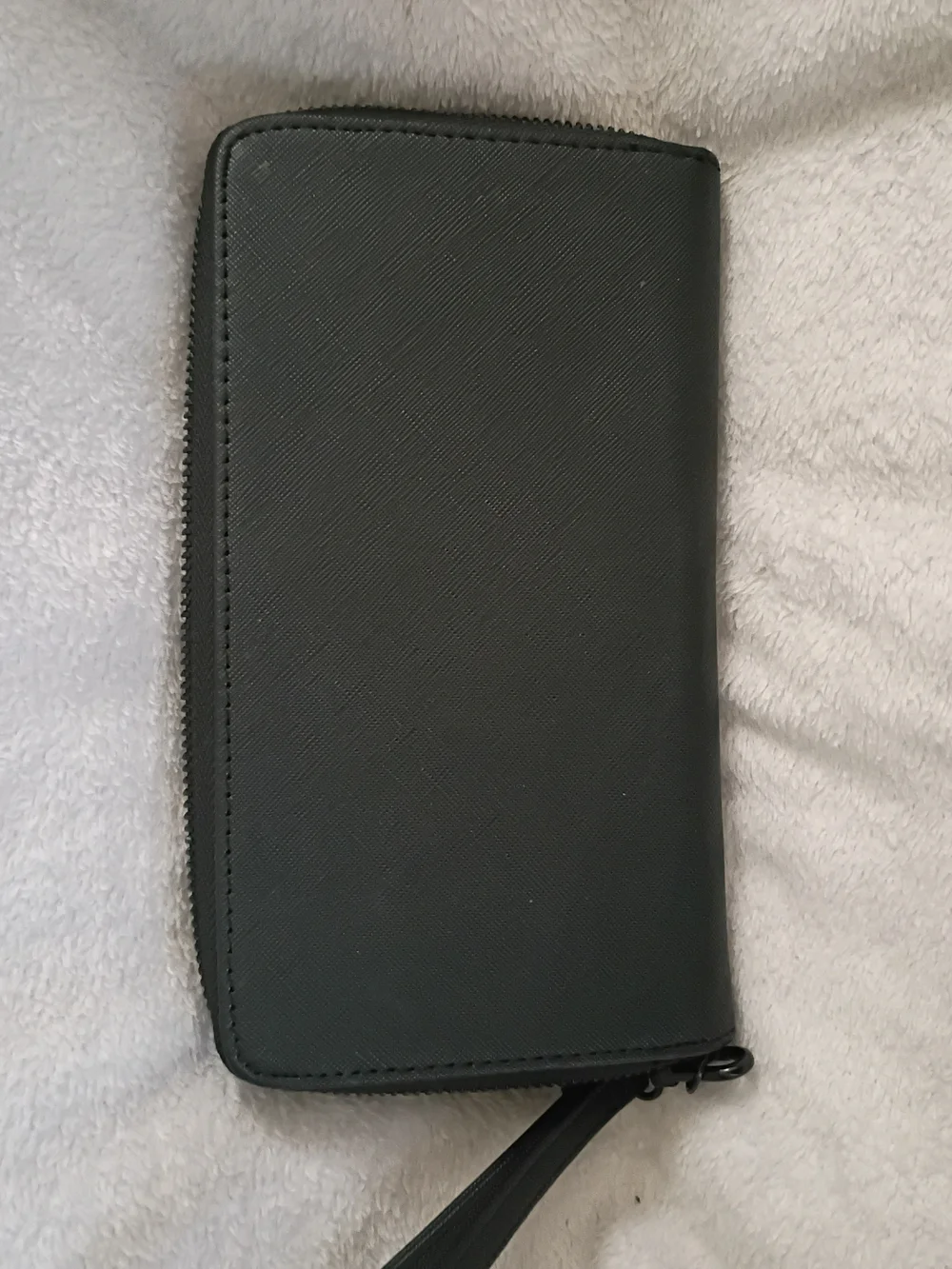 Steve Madden Textured Black Zip Wallet with Metal Logo